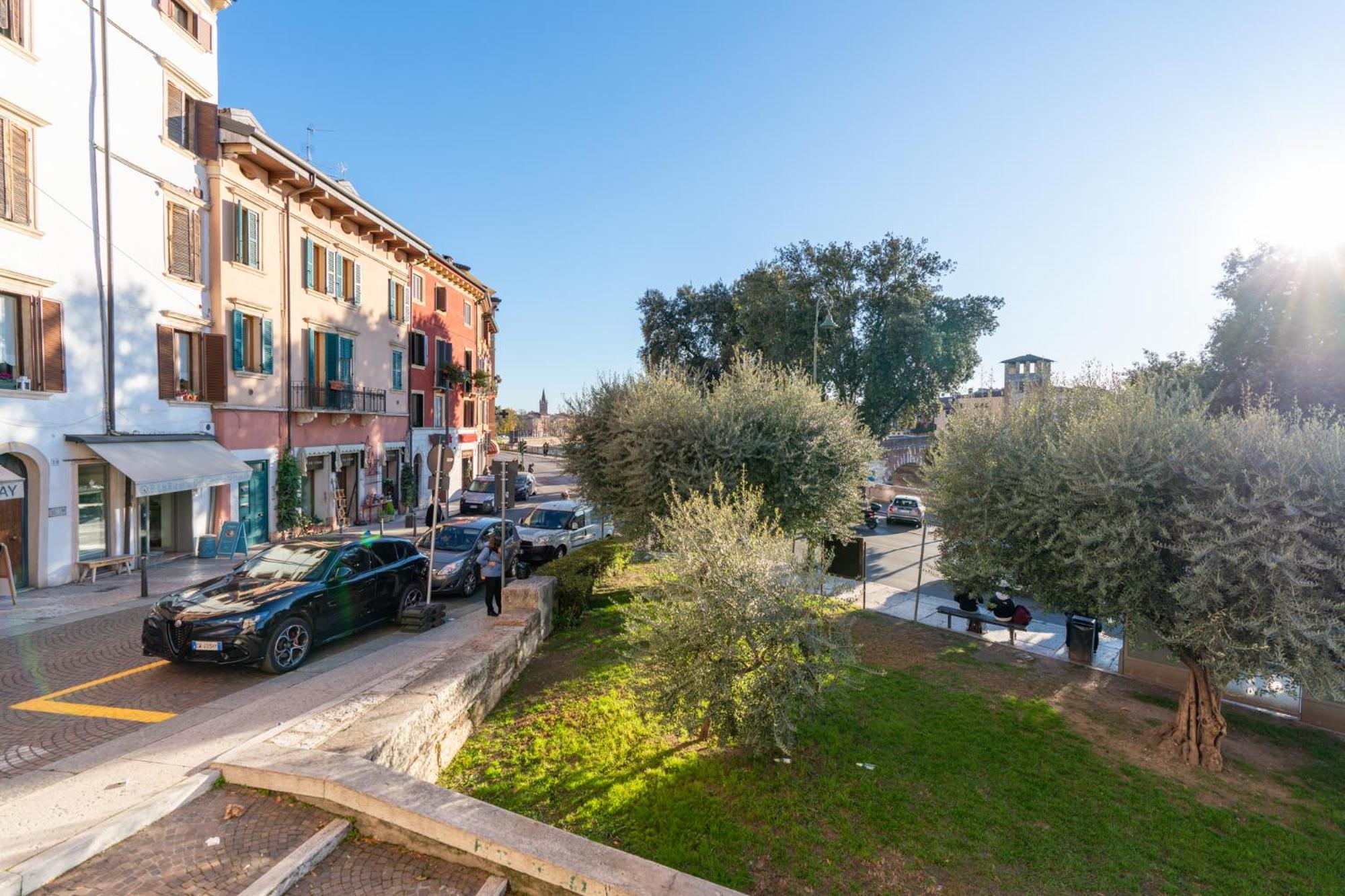 La Finestra Sul Ponte By Postcardsfrom Bed & Breakfast Verona Eksteriør bilde