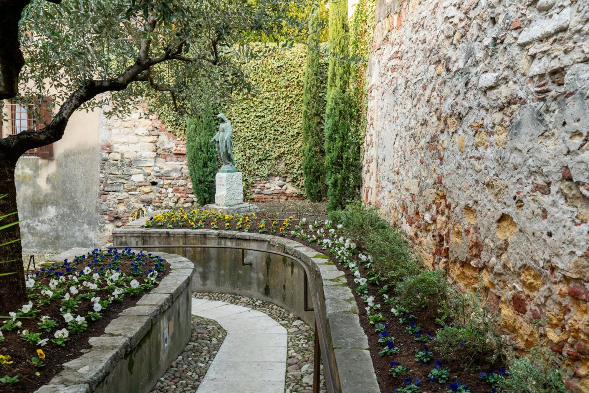La Finestra Sul Ponte By Postcardsfrom Bed & Breakfast Verona Eksteriør bilde