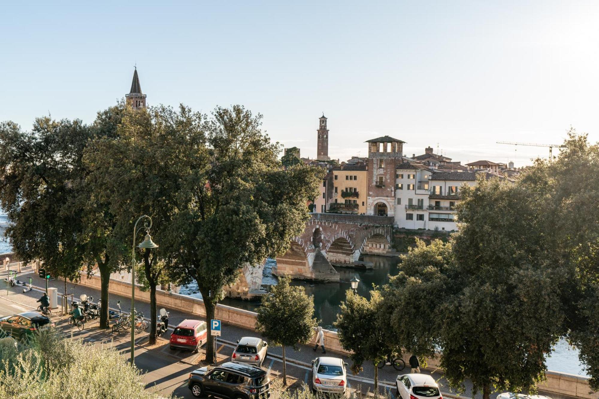 La Finestra Sul Ponte By Postcardsfrom Bed & Breakfast Verona Eksteriør bilde