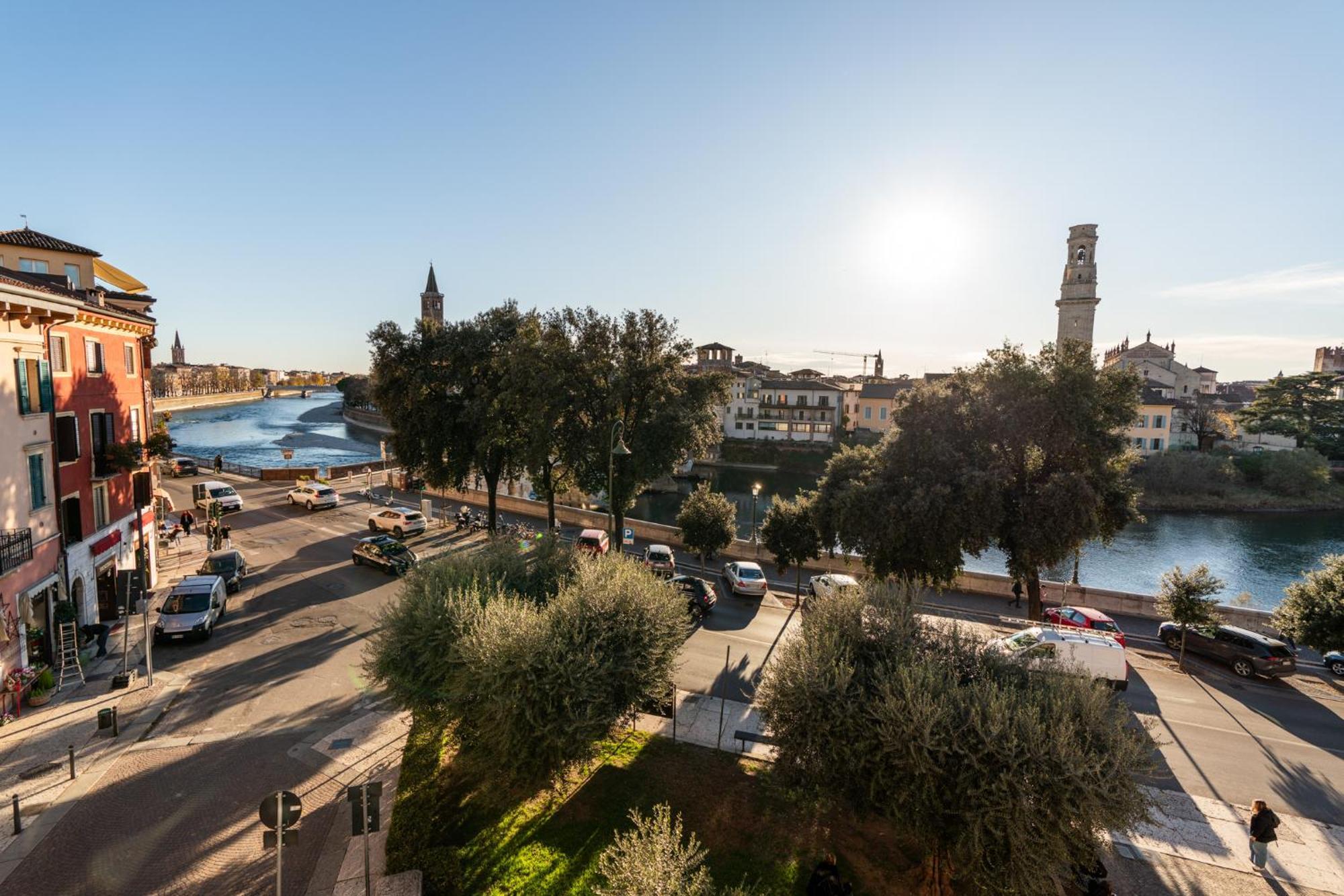 La Finestra Sul Ponte By Postcardsfrom Bed & Breakfast Verona Eksteriør bilde