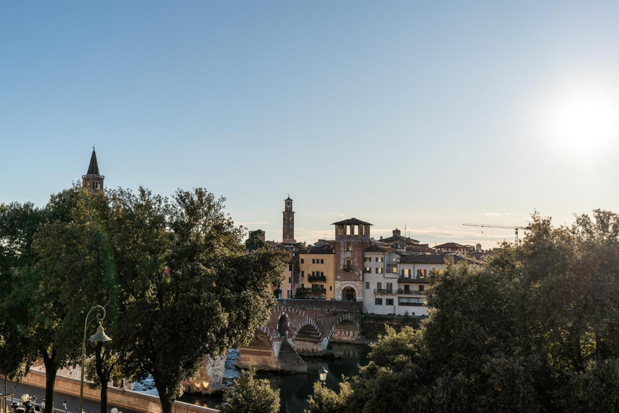 La Finestra Sul Ponte By Postcardsfrom Bed & Breakfast Verona Eksteriør bilde